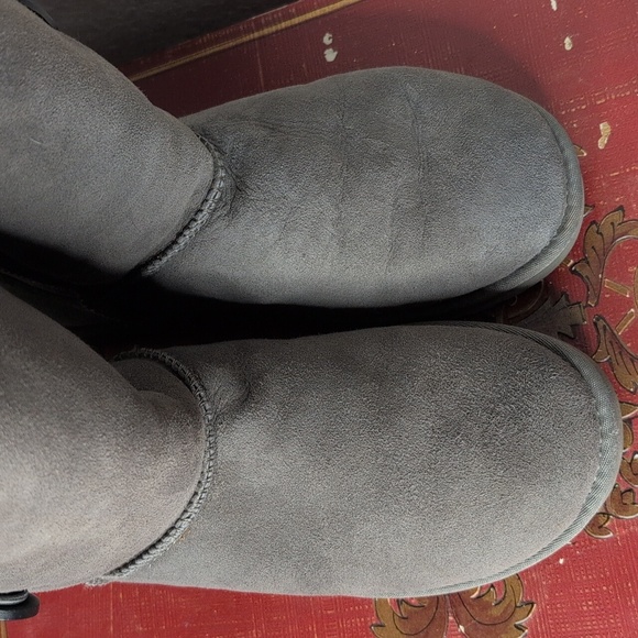 UGG Bailey Button Triplet Boot - Picture 7 of 7